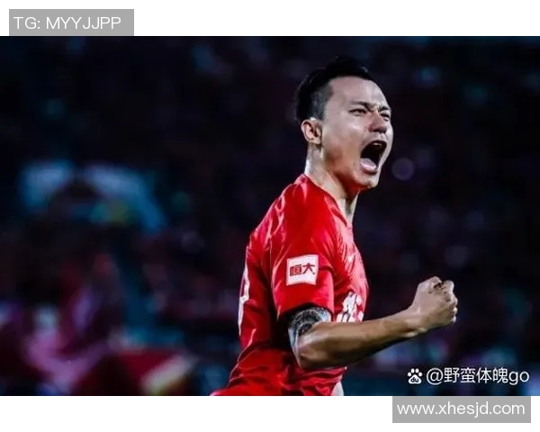 短腿球星在绿茵场上如何凭借速度与技术突破身高劣势成就传奇